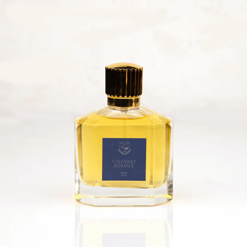 Valensole Romance is inspired by the idyllic beauty of Plateau Valensole. The scent captures the essence of a romantic morning spent amidst fields of lavender, sunflowers, and wheat, with the sweet aroma of freshly baked croissants and the gentle hum o